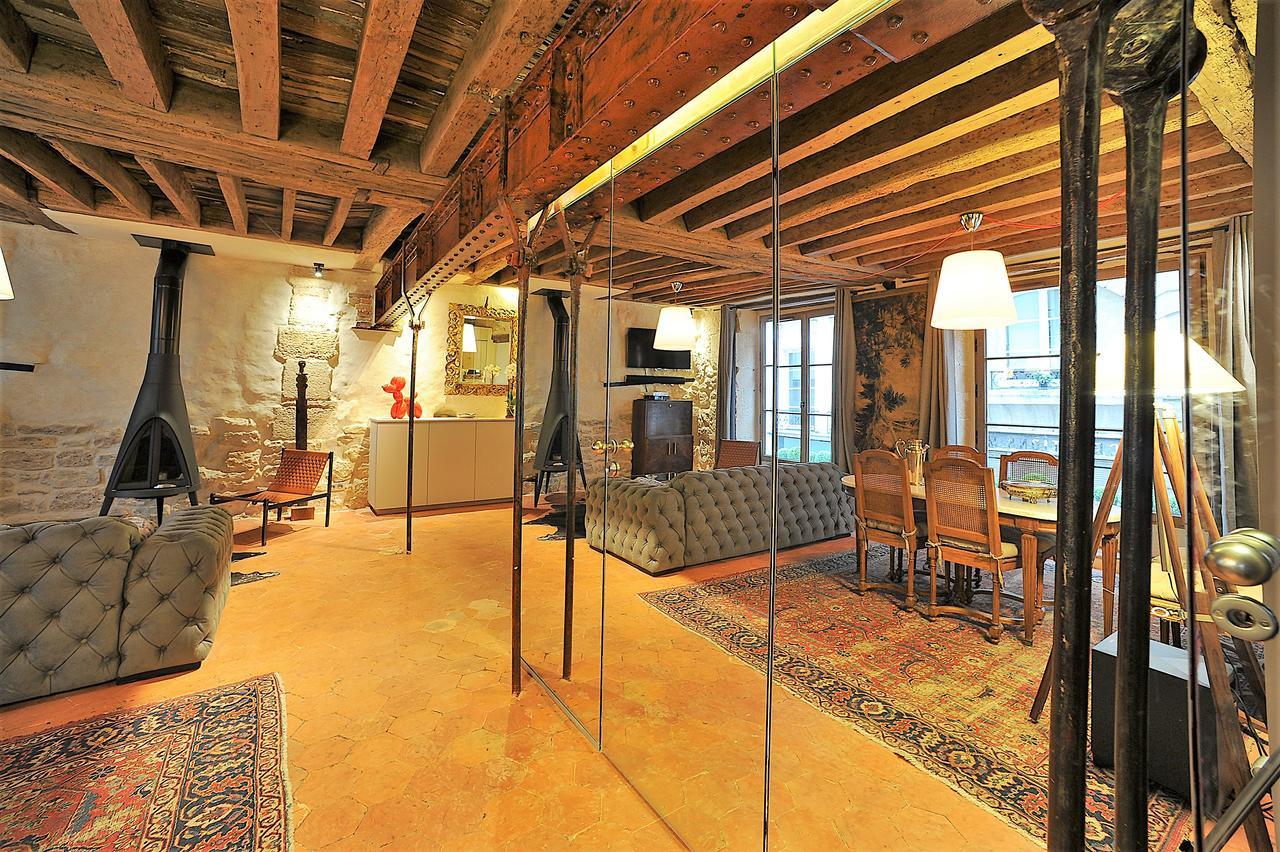 Beautiful Apartment In Historical Marais Parigi Esterno foto